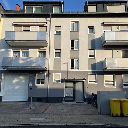 Grosse Gemuetliche Ferienwohnung Mit Klimaanlage, Parkplatz Inklusive Top ! Fuerth Exterior photo