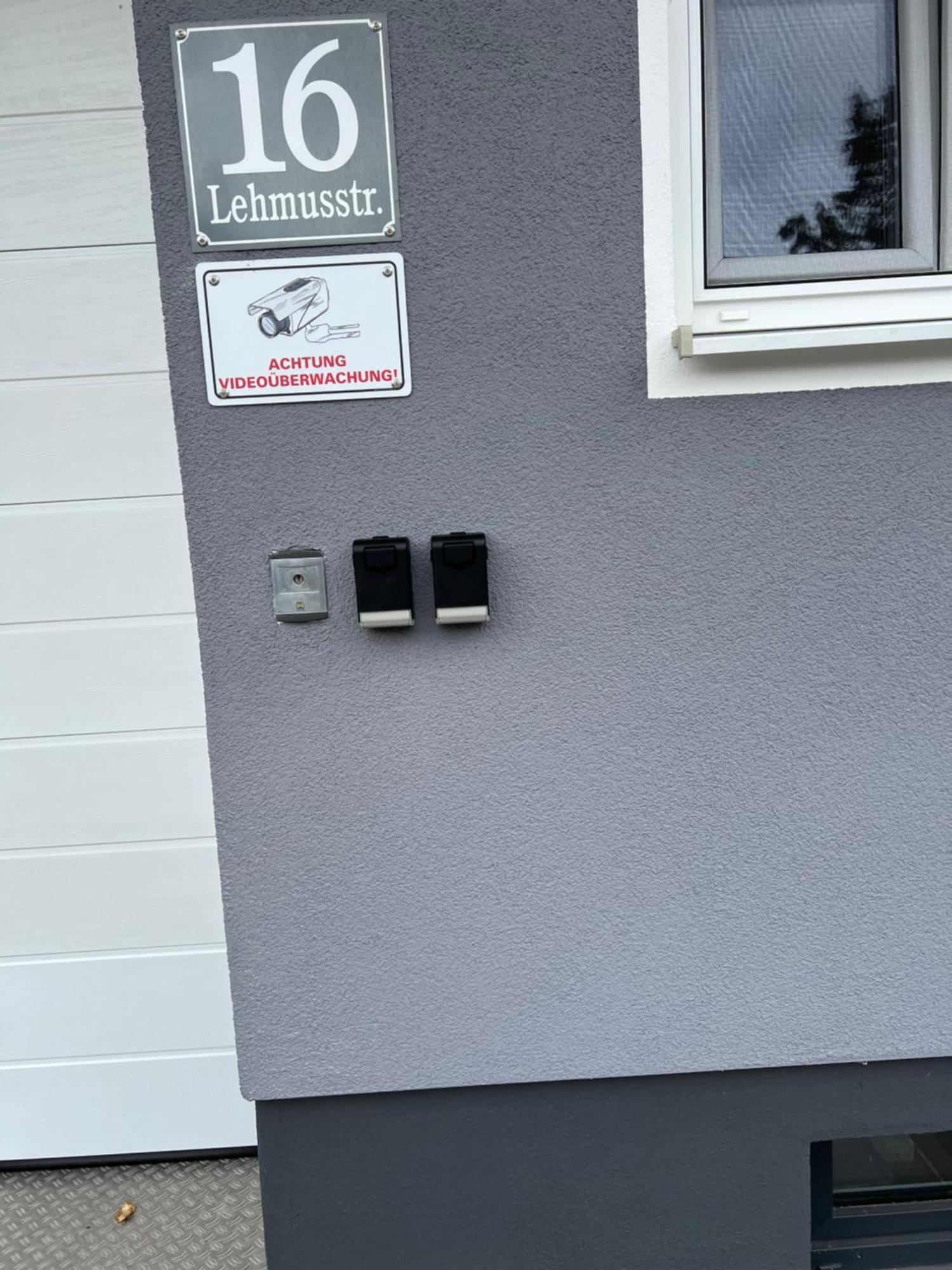 Grosse Gemuetliche Ferienwohnung Mit Klimaanlage, Parkplatz Inklusive Top ! Fuerth Exterior photo