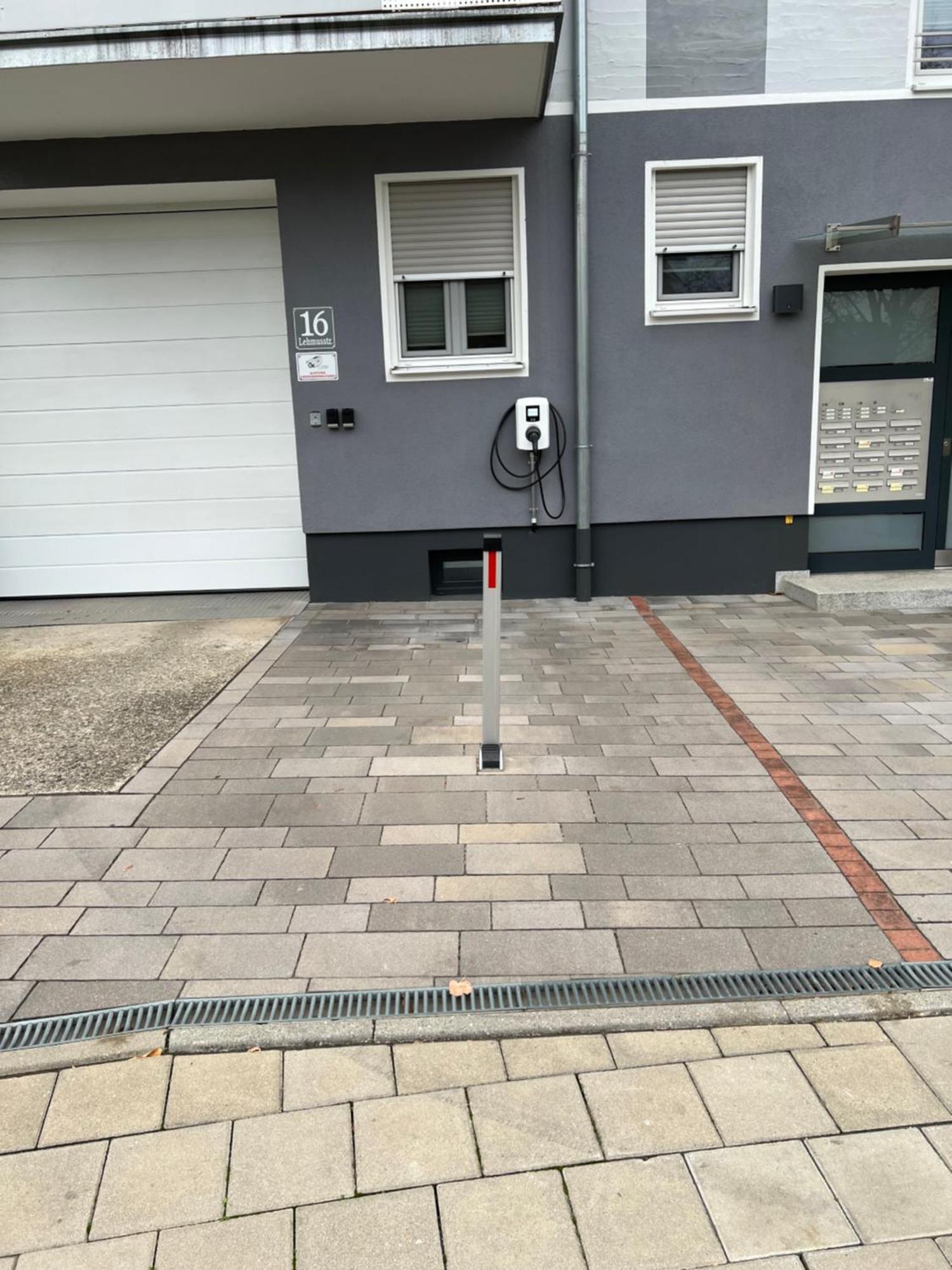 Grosse Gemuetliche Ferienwohnung Mit Klimaanlage, Parkplatz Inklusive Top ! Fuerth Exterior photo